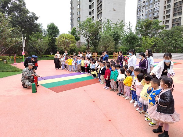 云南保全聯(lián)合官渡區(qū)翡翠幼兒園  開展校園地震自救、反恐、防暴、消防逃生技能培訓(xùn)及演練